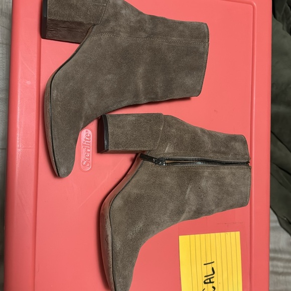 Highline Taupe Thursday Boots - Picture 3 of 8